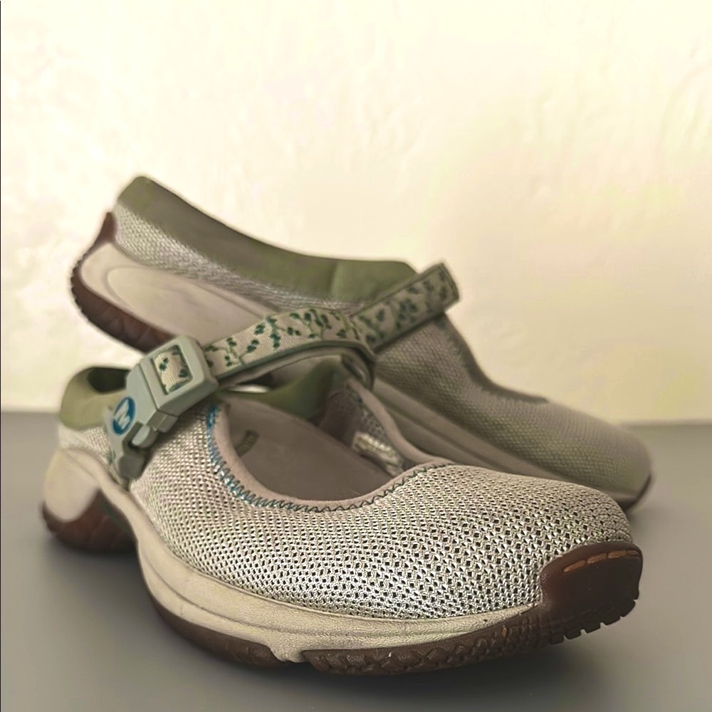 Merrell Green Mary Jane casual Shoes with Floral Strap - Picture 2 of 10
